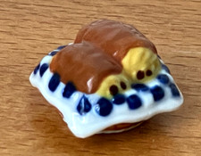 Fève Panier Pain au Chocolat