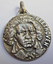 Ancien pendentif médaille