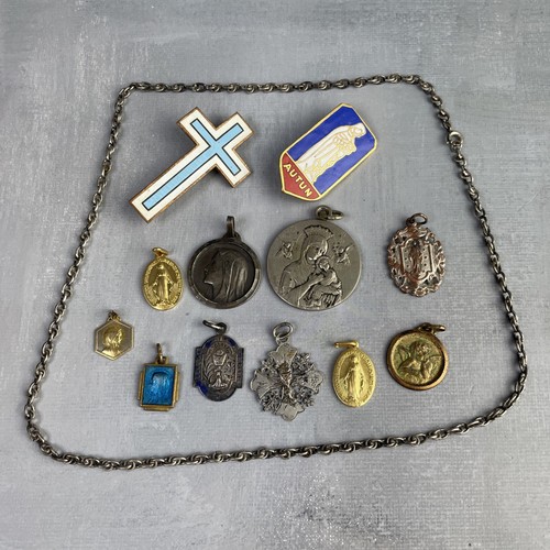 Lot médailles broches - médailles,