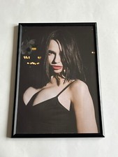 BEATRICE DALLE  ancienne  photo magazine encadrée  format 21X30cm