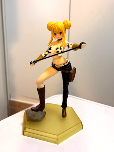Figurine lucy heartfilia du - figurine,