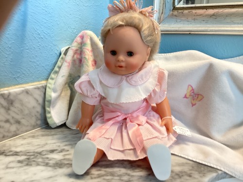 Adorable vintage corolle - adorable,