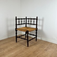 Chaise d’angle ancienne XIXe en bois sculpté et paille – Chaise de cheminée rust