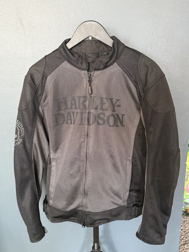 Harley davidson men riding - harley-davidson, men's