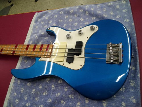 Guitare basse électrique