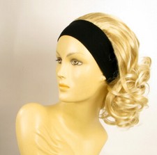 Perruque avec bandeau bouclée