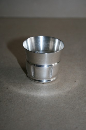 Coquetier ancien métal - en,