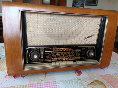 Belle radio tubes - radio, a