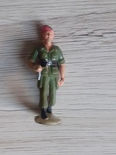 FIGURINE PLASTIQUE STARLUX  1/32 PARACHUTISTE (manque sans doute l'étendard)