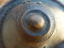 bouclier africain avec incrustations etheniques acheté sur place année 60 