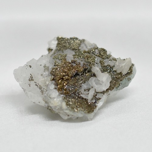 Pyrite sur calcite avec quartz