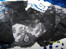 Dentelle ancienne noire de Chantilly XIXème. Tulle brodé. 1,30mètre. Réf n°325