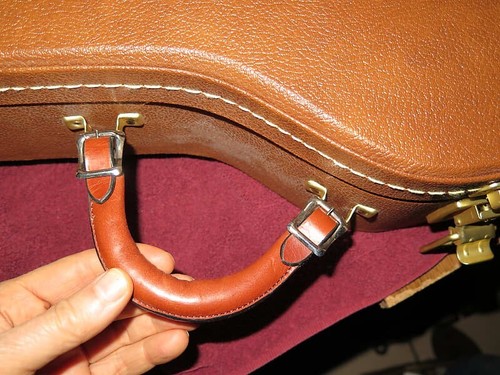 Leather buckle handle for