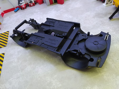 Châssis bmw 850i - 1/18,
