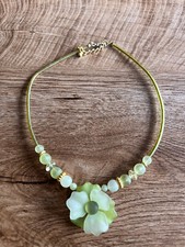 bijoux collier chaine pendentif ancien N645 fleur plastique