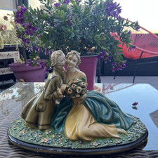 Statuette En Plâtre Couple de Marquis se donnant un baiser