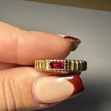 Bague vintage fantaisie avec pierre couleur rouge T56.