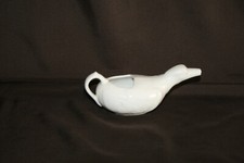 Canard de malade ancien en porcelaine blanche