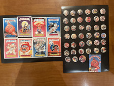 Lot de badges et magnets des