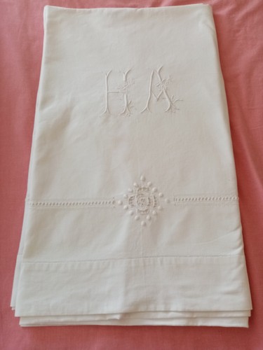 Ancien grand drap - , main