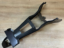 Un support de plaque d'immatriculation moto Triumph Street Triple 675 2010