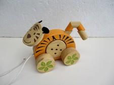 Jouet à tirer en bois , à