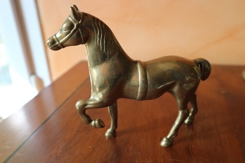 Beau cheval laiton - beau, en