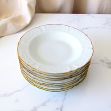 Limoges Lafarge. Lot de 9 assiettes creuses en porcelaine modèle rocaille