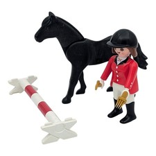 Figurine femme cheval obstacle