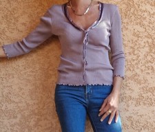 Top Lilas avec col entouré de