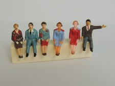 6 PERSONNAGES assis - Etat