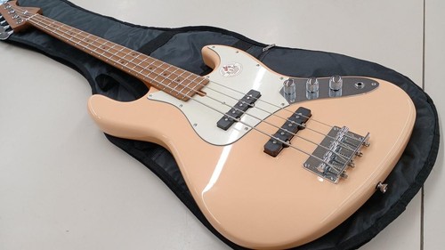 Guitare basse électrique
