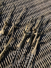 Piques à brochettes artisanales, tête d'antilope en bronze, made in Afrique