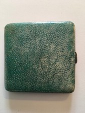 etui cigarette galuchat argent massif angleterre vermeil poincon lion , lettre D