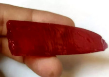 Pierre précieuse brute en