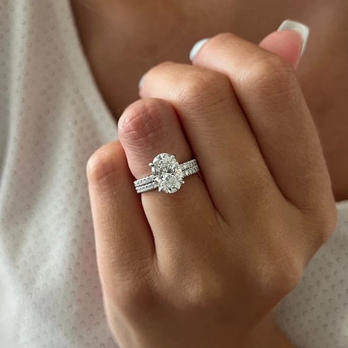 Bague ovale sertie diamants - ovale, de