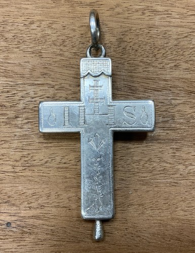 Très jolie croix - très,