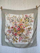 Foulard carré de soie Vintage