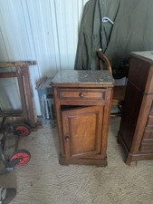 Table de chevet en chêne / dessus marbre brun-rouge / un tiroir / une porte
