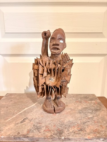 Sculpture fétiche clous - sculpture,