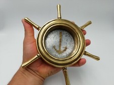 Chic vide poche cendrier figurant une barre à roue de bateau en bronze 