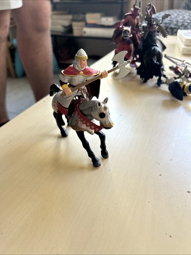 Chevalier avec cheval marque - chevalier,