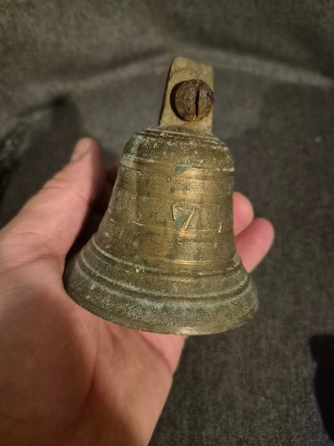 Cloche bronze ancienne - en,