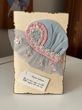 CPA BONNET SAINTE CATHERINE BLEU/ROSE FLEURS DENTELLE BLEUE AVEC FLEURS
