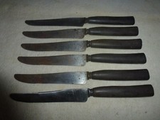 SIX ANCIENS COUTEAUX DE TABLE