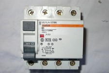 INTERRUPTEUR DIFFERENTIEL TETRAPOLAIRE 63A 300mA MERLIN GERIN TRIPHASE +N 4POLES