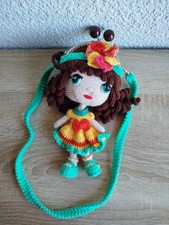 Poupée au crochet faite main