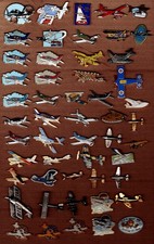 Lot de 51 pin's - Transport - Aviation - Avions à hélice 1 pin's  en porcelaine