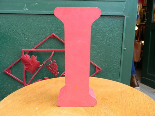 Lettre rouge enseigne métal - lettre,