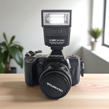 Olympus OM101  appareil photo argentique reflex 35mm + Flash Maxwell DA-2000